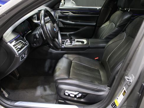 Used 2022 BMW 750i xDrive w/ Executive Package image 25