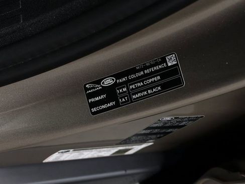 Used 2025 Land Rover Defender 110 image 18