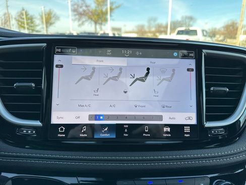 New 2026 Chrysler Pacifica Select image 5