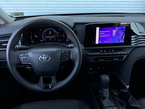 Used 2025 Toyota Camry LE image 13