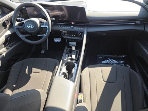 Certified 2025 Hyundai Elantra SEL image 23