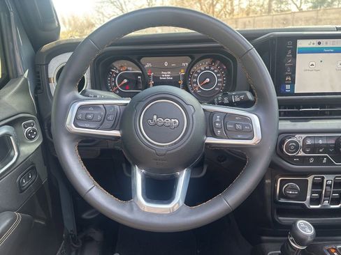 Used 2024 Jeep Wrangler Unlimited Sahara AWD/4WD image 14