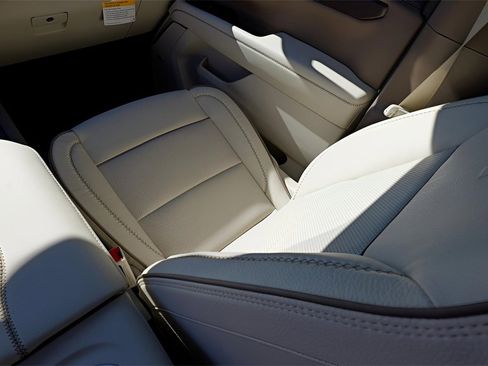 New 2026 GMC Yukon Denali w/ Sun & Power Step Package image 26