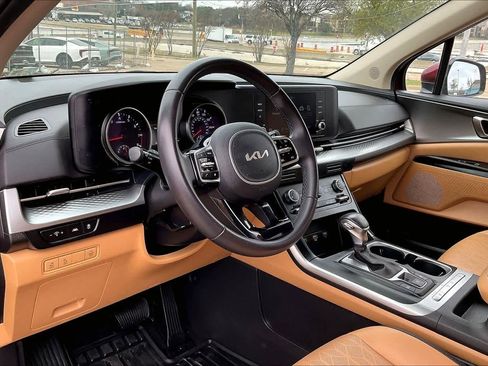 Certified 2024 Kia Carnival LX image 2