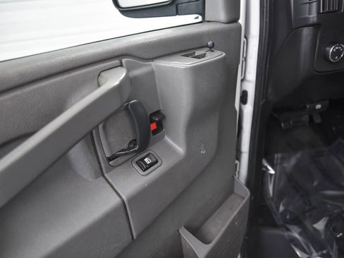 Used 2018 Chevrolet Express 3500 LT w/ LT Preferred Equipment Group image 12