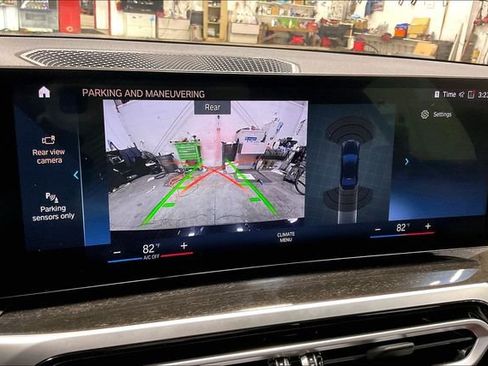 Used 2023 BMW 330i xDrive Sedan w/ Premium Package image 21