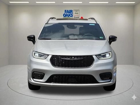 New 2026 Chrysler Pacifica Select w/ S Appearance Package FWD image 4