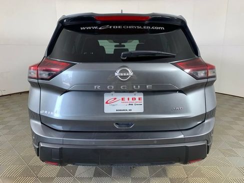 Used 2025 Nissan Rogue SV AWD/4WD image 12