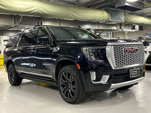 Used 2023 GMC Yukon XL Denali w/ Advanced Technology Package AWD/4WD image 1