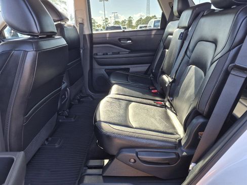 Used 2024 Nissan Pathfinder SL image 24