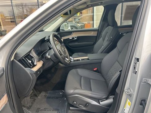Used 2025 Volvo XC90 B5 Plus image 17