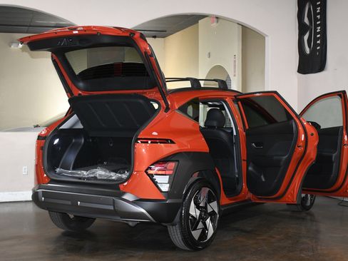 Used 2024 Hyundai Kona Limited image 91