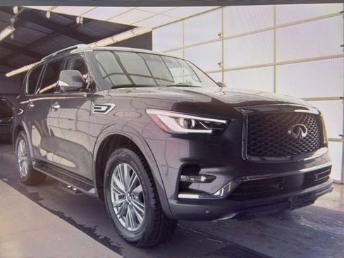 Used 2024 INFINITI QX80 Luxe image 2