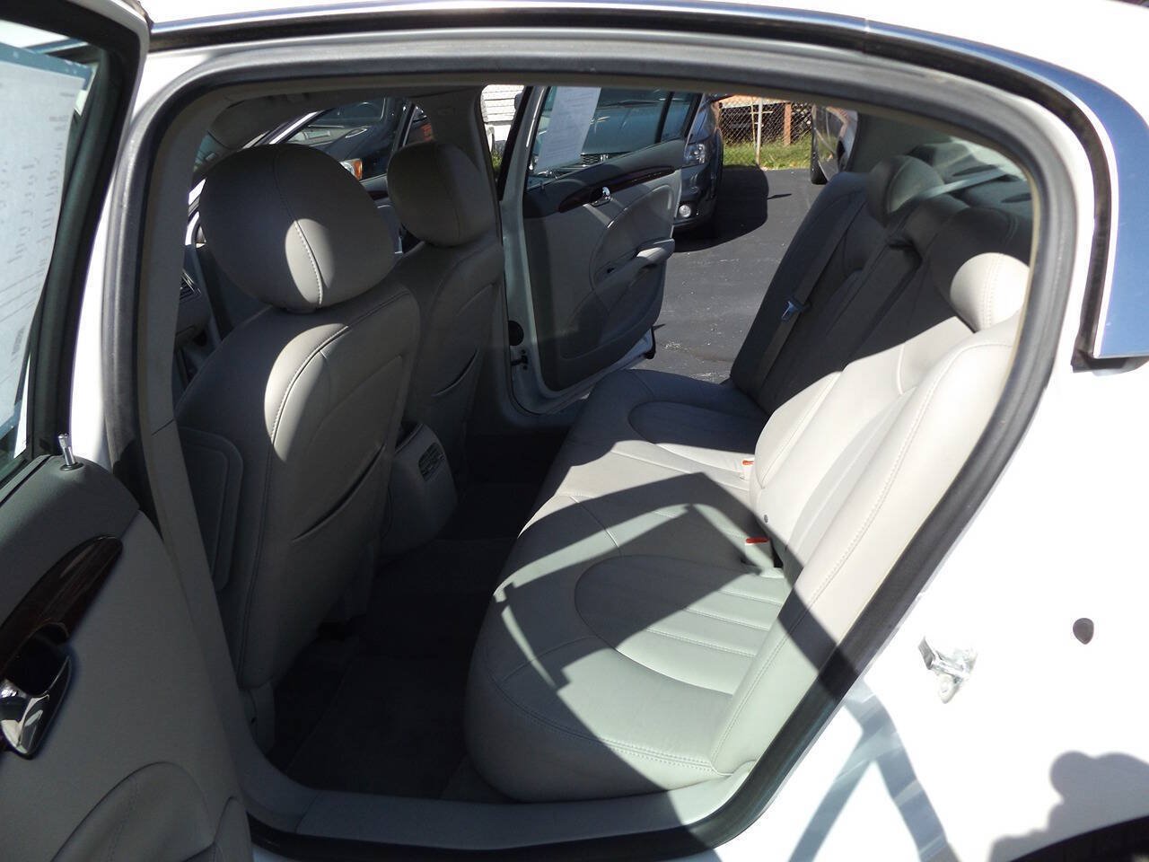 Used 2011 Buick Lucerne CXL FWD image 16