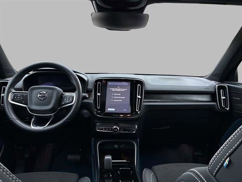 Used 2023 Volvo XC40 Recharge Ultimate image 18