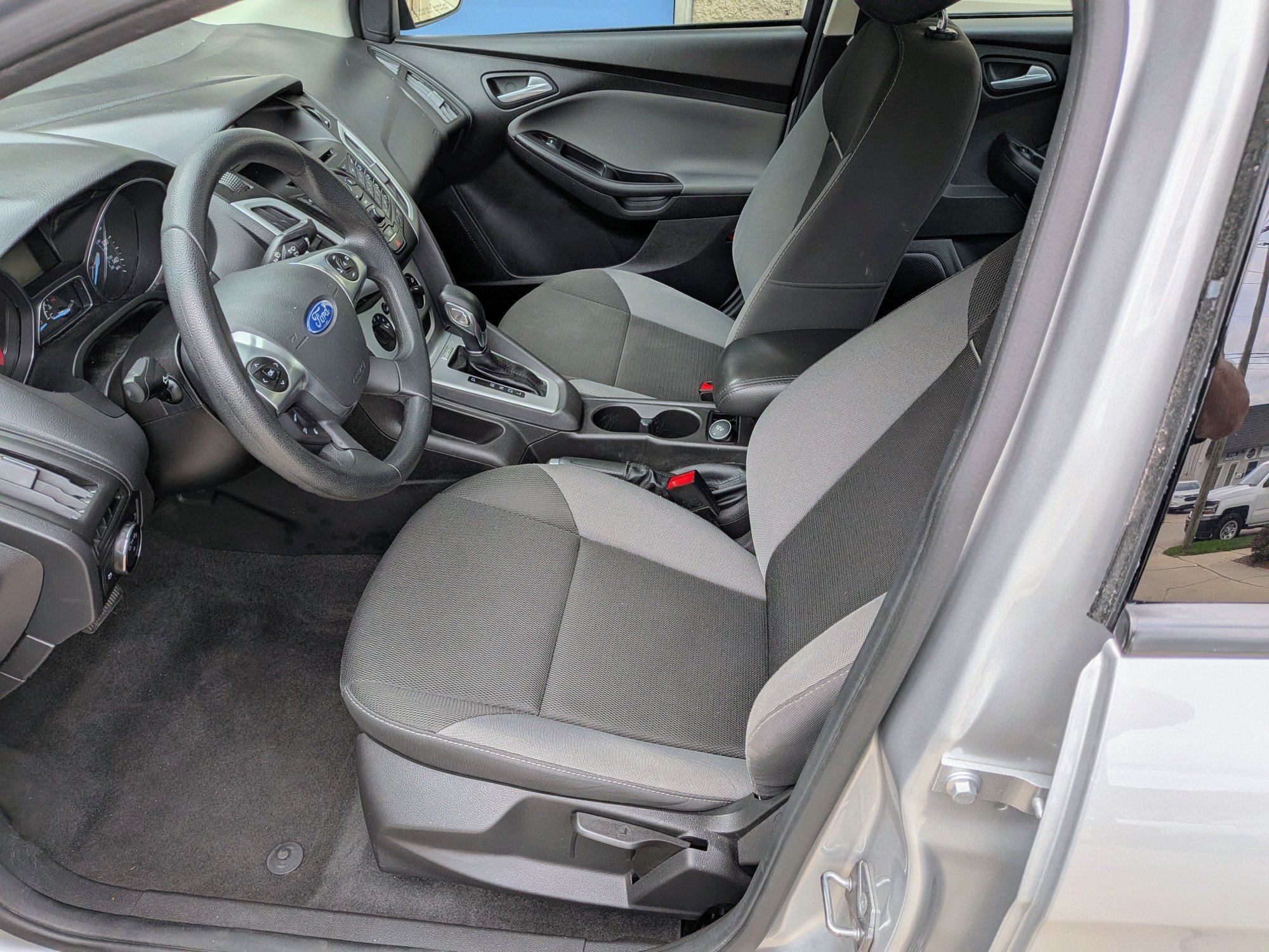 Used 2014 Ford Focus SE FWD image 5