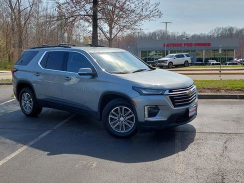 Used 2023 Chevrolet Traverse LT w/ Rear Camera Mirror Package image 2