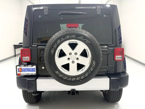 Used 2012 Jeep Wrangler Unlimited Sahara w/ Connectivity Group AWD/4WD image 8