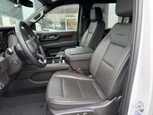 Certified 2025 GMC Yukon XL Denali image 8