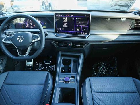 New 2026 Volkswagen Tiguan SE R-Line image 18