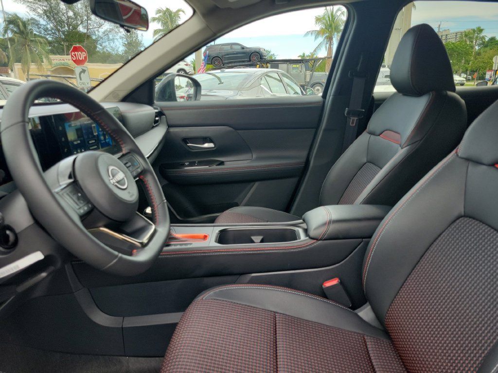 Certified 2026 Nissan Kicks SR FWD image 27