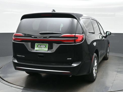New 2027 Chrysler Pacifica Select AWD/4WD image 7