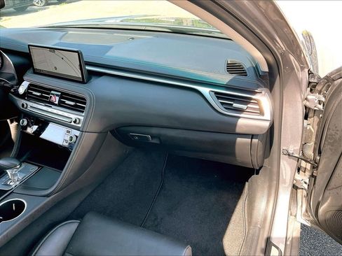 Used 2025 Genesis G70 2.5T AWD/4WD image 12