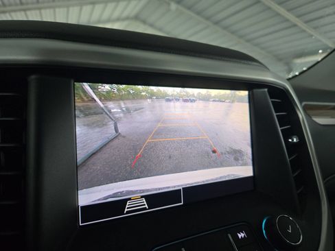 Used 2022 GMC Acadia SLE w/ LPO, Floor Liner Package FWD image 17