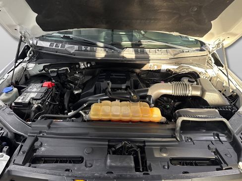 Used 2016 Ford F150 XLT w/ XTR Package image 11