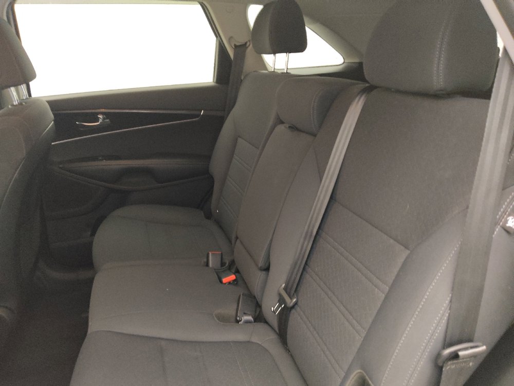 Used 2019 Kia Sorento S FWD image 18