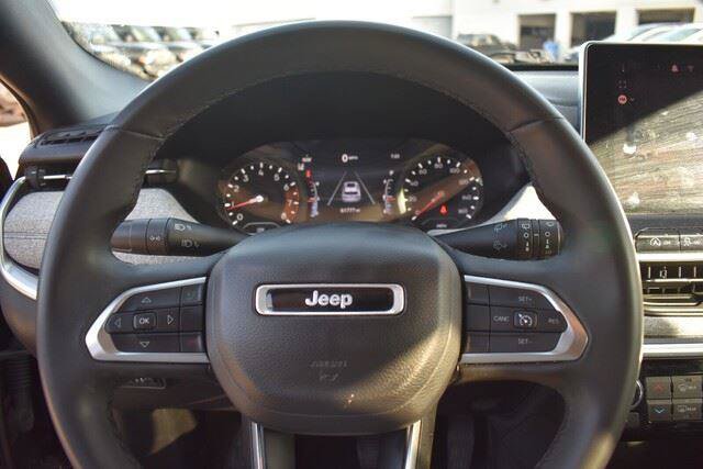Used 2024 Jeep Compass Latitude AWD/4WD image 34