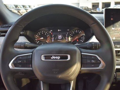 Used 2024 Jeep Compass Latitude AWD/4WD image 34
