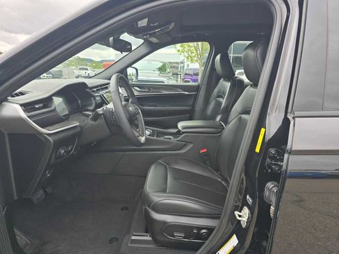 Used 2024 Jeep Grand Cherokee Limited AWD/4WD image 9