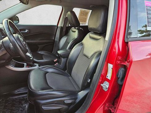 Used 2018 Jeep Compass Latitude FWD image 13