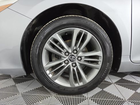 Used 2016 Toyota Camry SE w/ Moonroof Package FWD image 12