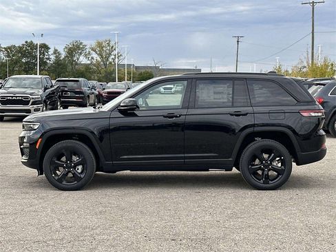New 2025 Jeep Grand Cherokee Limited w/ Black Appearance Package image 4