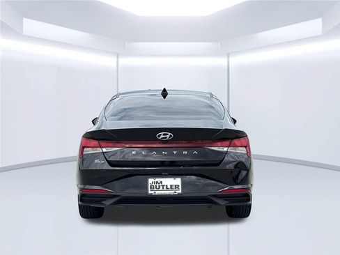 Used 2023 Hyundai Elantra SEL w/ Convenience Package FWD image 4