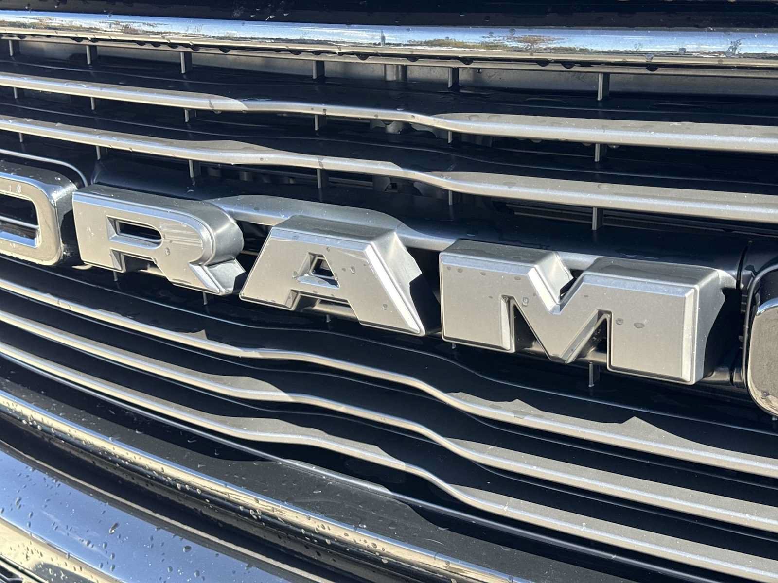 Used 2024 RAM 1500 Laramie AWD/4WD image 11