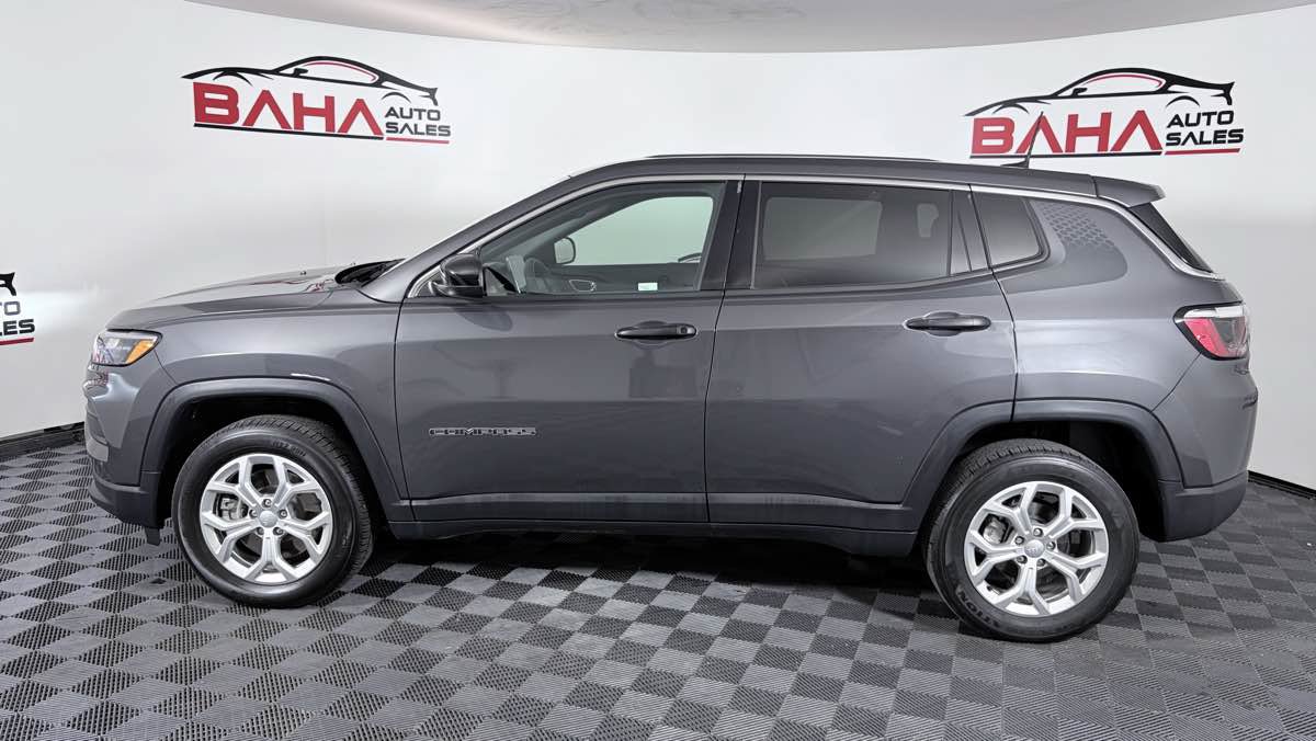Used 2024 Jeep Compass Sport w/ Mopar Graphics Package AWD/4WD image 4