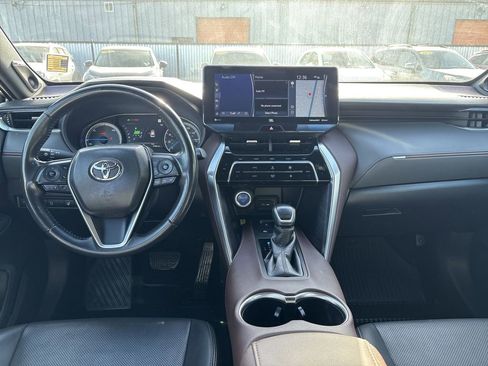 Used 2021 Toyota Venza image 9