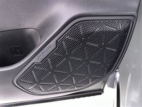 Used 2022 Toyota RAV4 XLE image 25