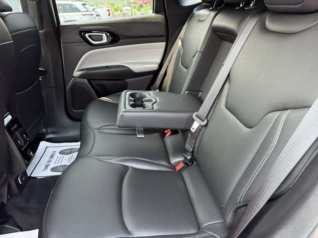 Used 2025 Jeep Compass Limited AWD/4WD image 12