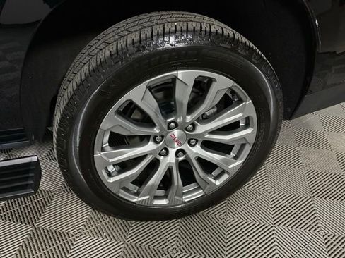 Used 2022 GMC Yukon XL Denali w/ Denali Premium Package image 48