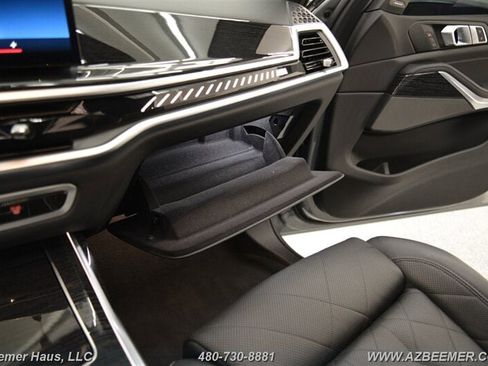 Used 2023 BMW X7 M60i w/ Climate Comfort Package image 39