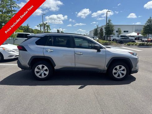 Used 2019 Toyota RAV4 LE FWD image 5