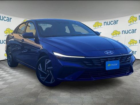Used 2025 Hyundai Elantra SEL image 1