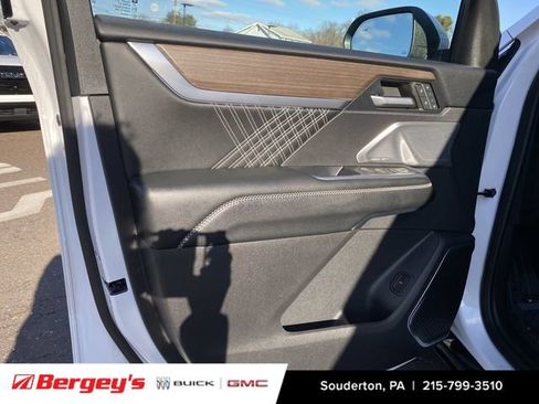 Certified 2024 GMC Acadia Denali w/ Super Cruise Package image 26