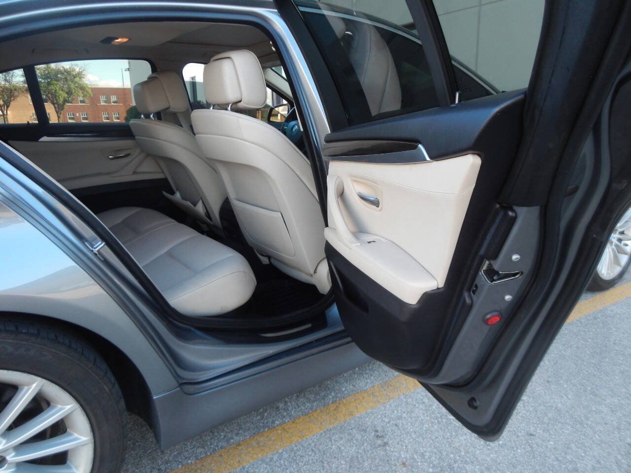 Used 2011 BMW 535i xDrive Sedan AWD/4WD image 33