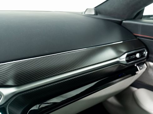 Used 2025 Aston Martin V8 Vantage Coupe RWD image 31