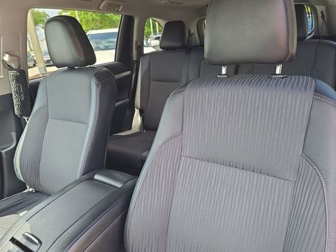 Used 2017 Toyota Highlander Plus AWD/4WD image 23